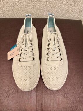 Tommy Bahama Women's White Memory Foam Sneakers Perforated NWT Sz 8.5
